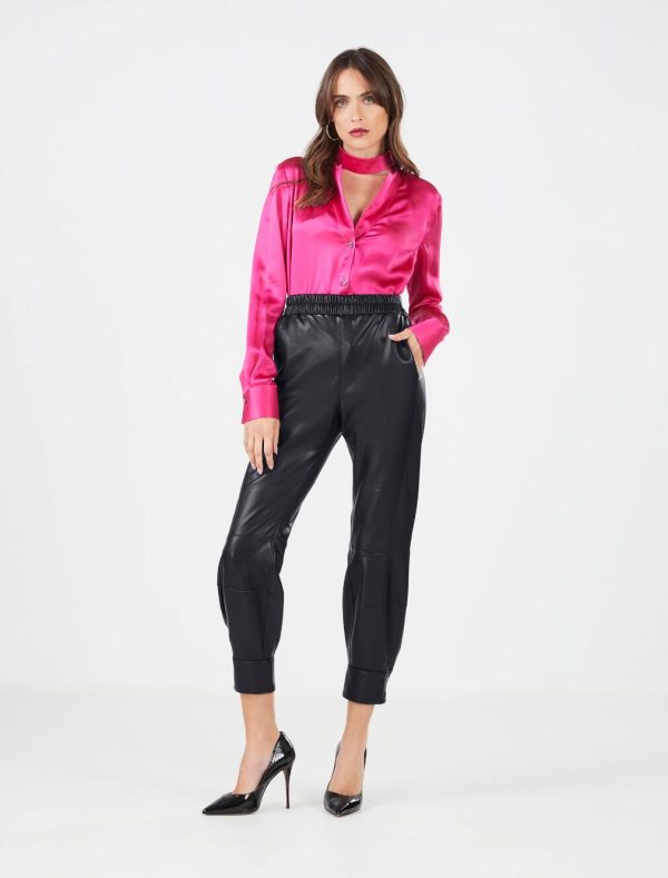 BCBG RAFFAELLA FAUX LEATHER JOGGER - BLACK BEAUTY - Image 2