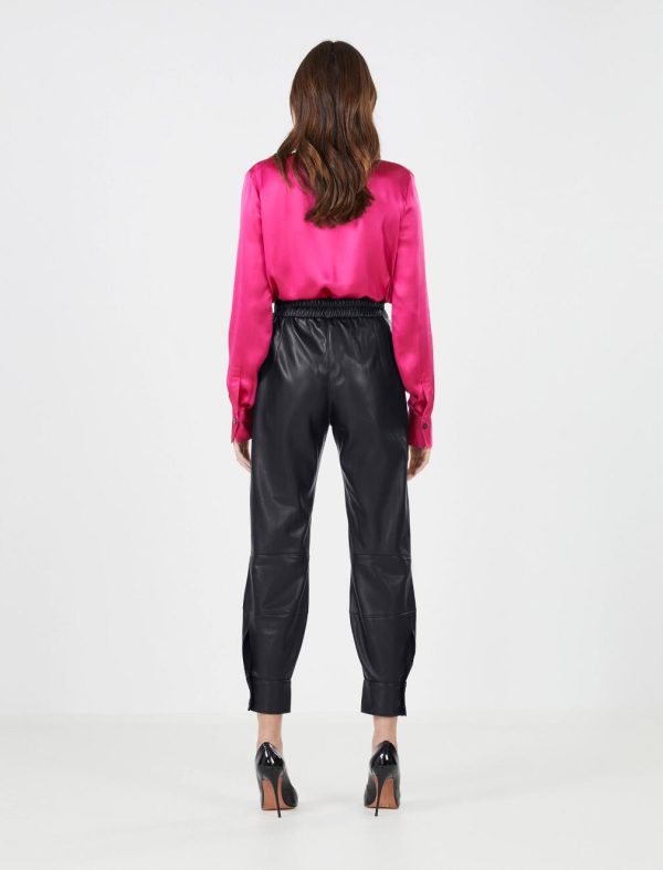 BCBG RAFFAELLA FAUX LEATHER JOGGER - BLACK BEAUTY - Image 4