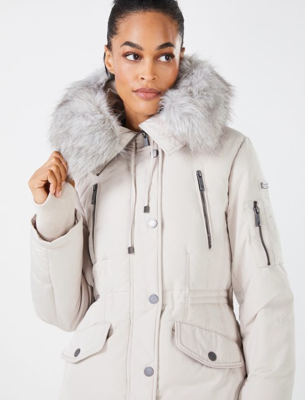 BCBG FIT-AND-FLARE HOODED PARKA JACKET - PEARL - Image 2