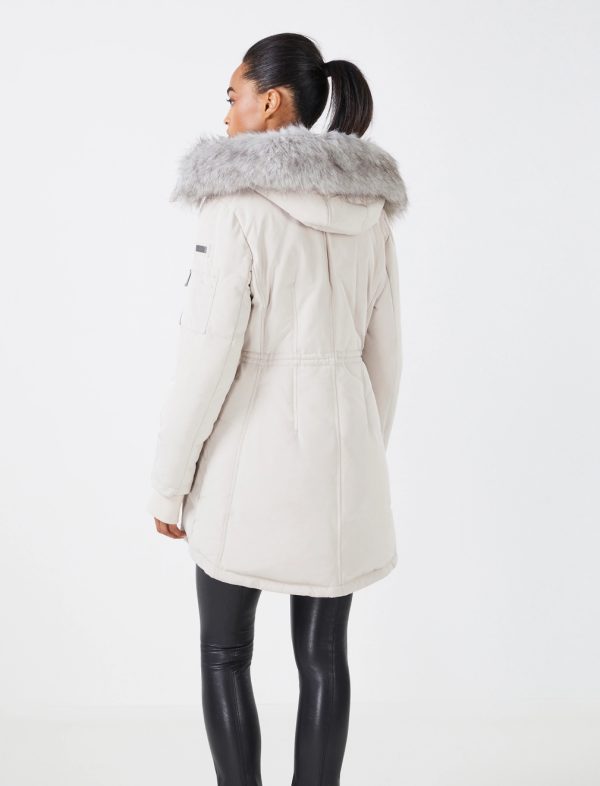 BCBG FIT-AND-FLARE HOODED PARKA JACKET - PEARL - Image 5